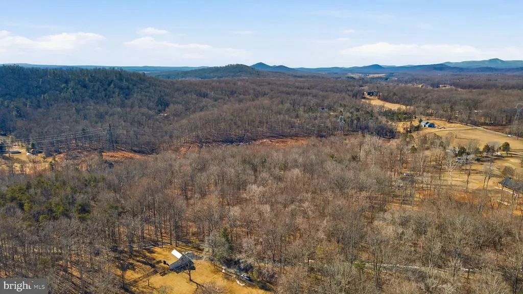 616 Poes Road S Amissville VA 20106