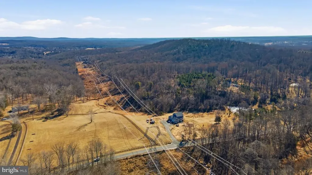 616 Poes Road S Amissville VA 20106