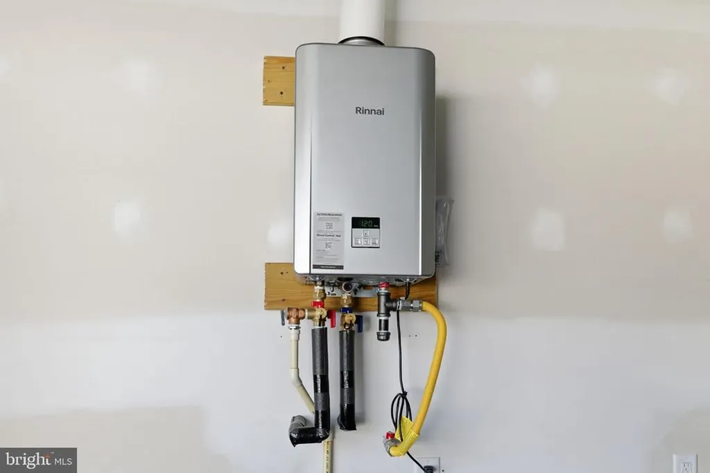 616 Poes Road S Amissville VA 20106