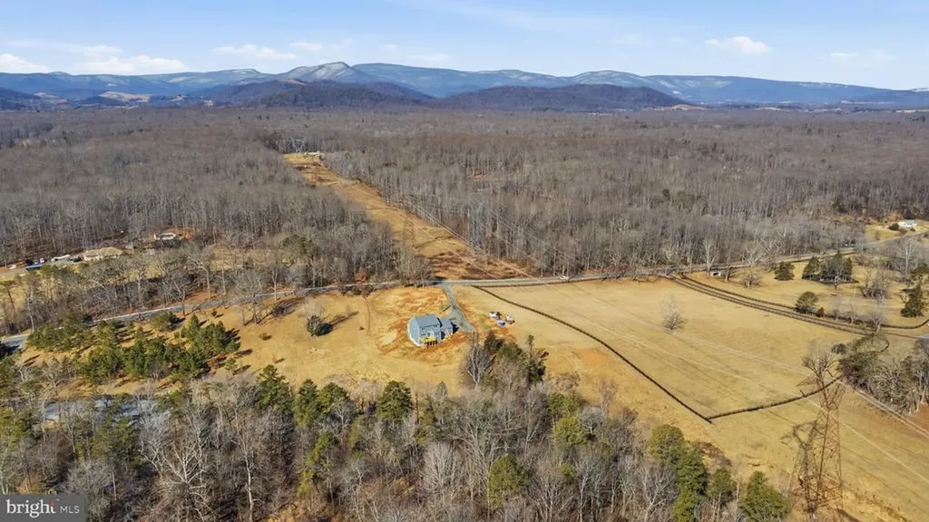 616 Poes Road S Amissville VA 20106