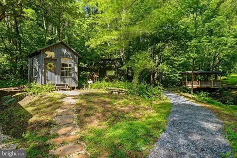 10 Ashby Road Sperryville VA 22740