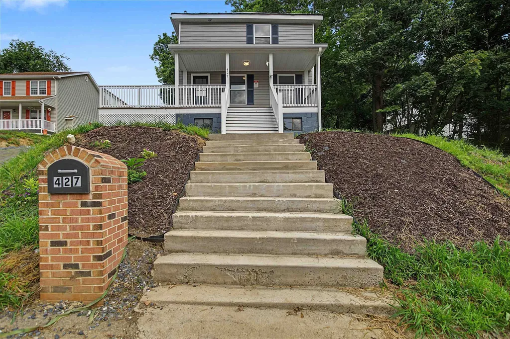 427 Montgomery Avenue Staunton VA 24401