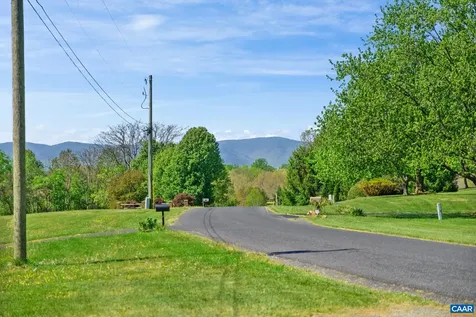 18 Providence Lane Waynesboro VA 22980