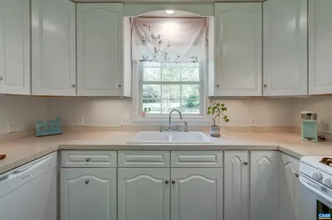 180 Lynx Farm Lane Charlottesville VA 22903