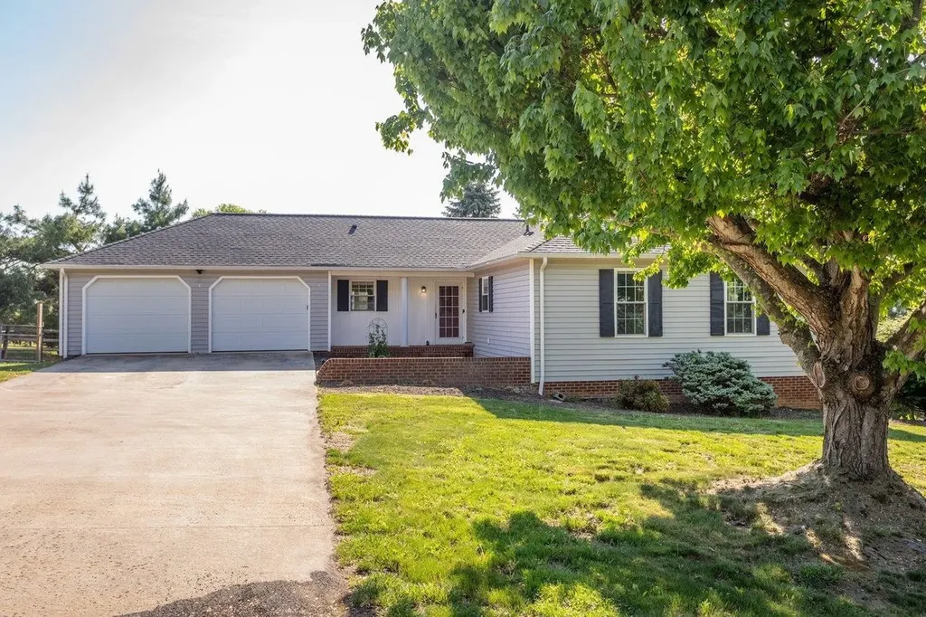 127 Valley View Avenue Mount Sidney VA 24467