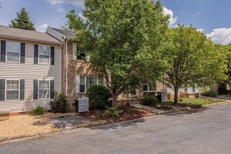 2312 Breckenridge Court Harrisonburg VA 22801