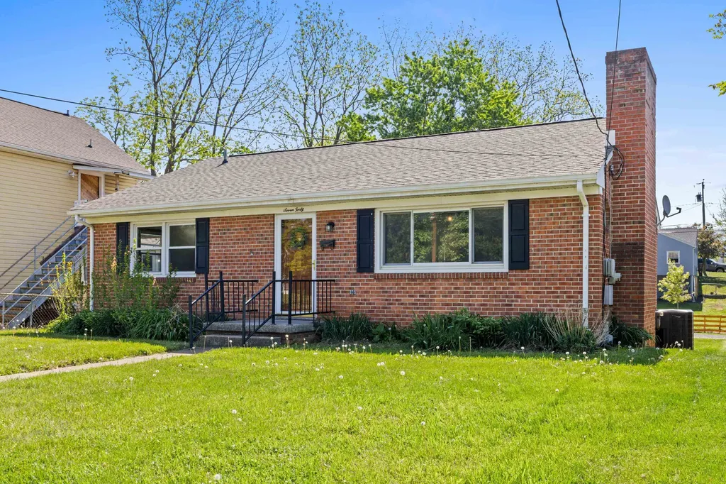 740 Sherwood Avenue Waynesboro VA 22980
