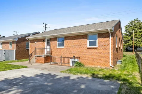 740 Sherwood Avenue Waynesboro VA 22980
