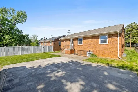 740 Sherwood Avenue Waynesboro VA 22980