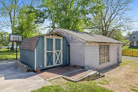 740 Sherwood Avenue Waynesboro VA 22980