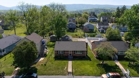 740 Sherwood Avenue Waynesboro VA 22980