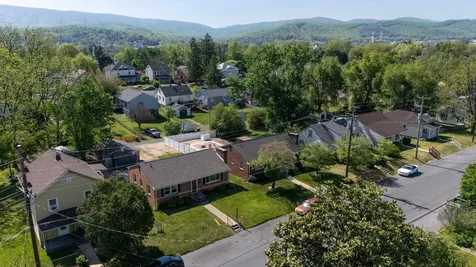 740 Sherwood Avenue Waynesboro VA 22980