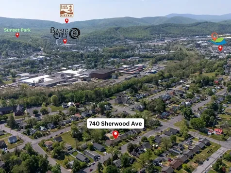 740 Sherwood Avenue Waynesboro VA 22980