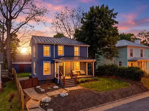26 Dover Street Staunton VA 24401