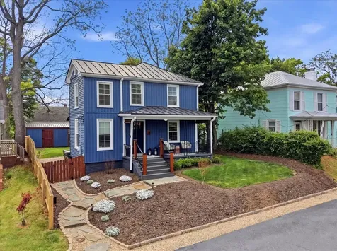 26 Dover Street Staunton VA 24401