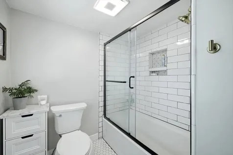 26 Dover Street Staunton VA 24401
