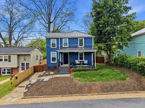 26 Dover Street Staunton VA 24401