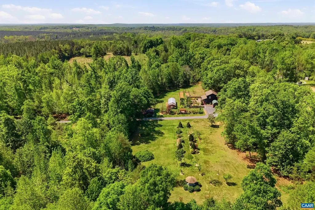 1740 Georges Mill Road Palmyra VA 22963
