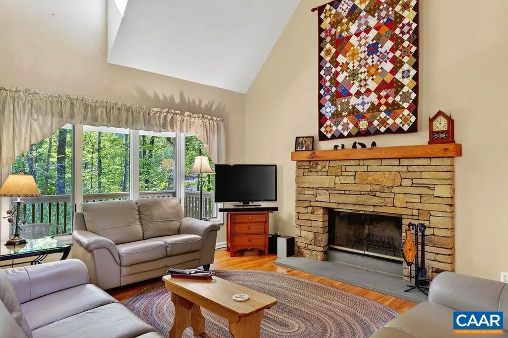 93 Honey Locust Lane Nellysford VA 22958