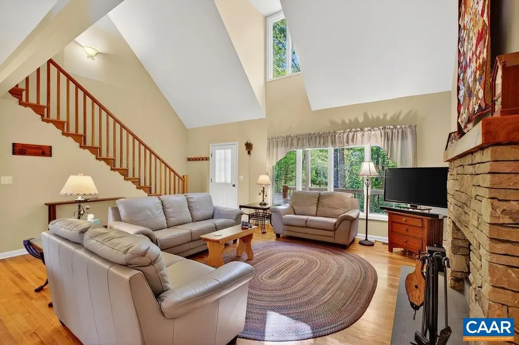 93 Honey Locust Lane Nellysford VA 22958