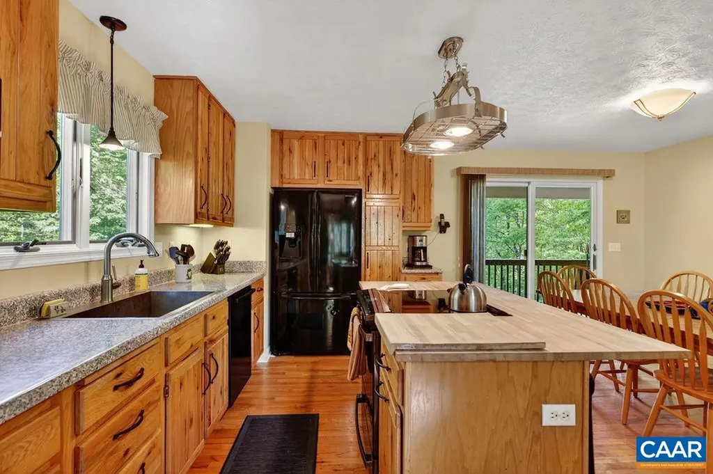 93 Honey Locust Lane Nellysford VA 22958