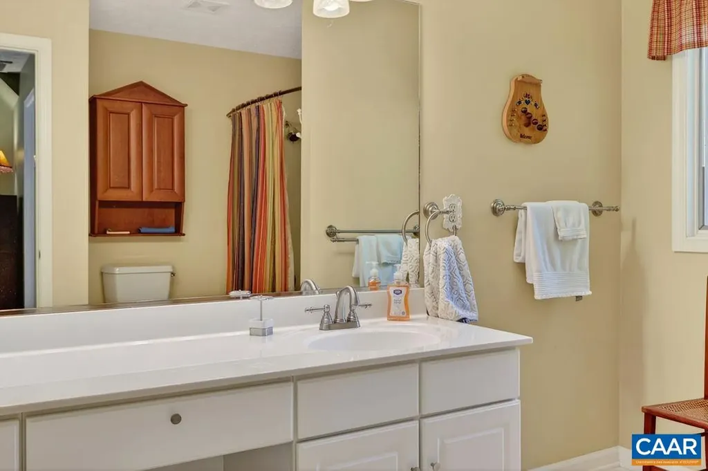 93 Honey Locust Lane Nellysford VA 22958