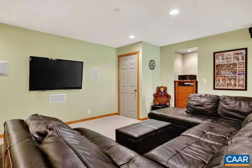 93 Honey Locust Lane Nellysford VA 22958