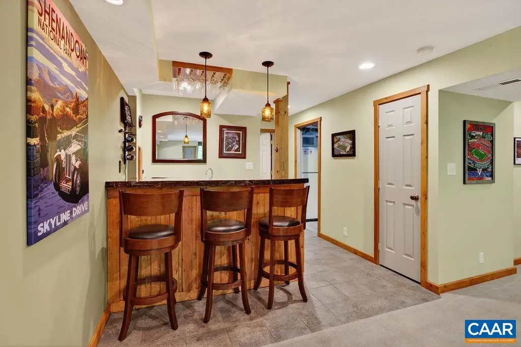 93 Honey Locust Lane Nellysford VA 22958