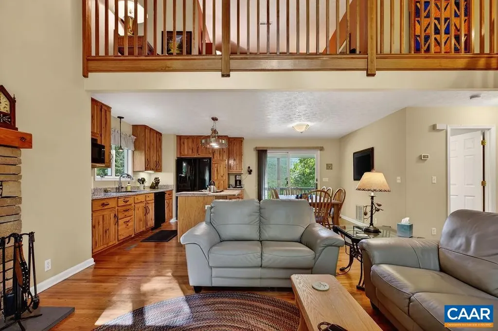 93 Honey Locust Lane Nellysford VA 22958