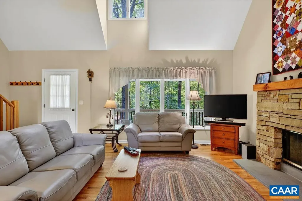 93 Honey Locust Lane Nellysford VA 22958
