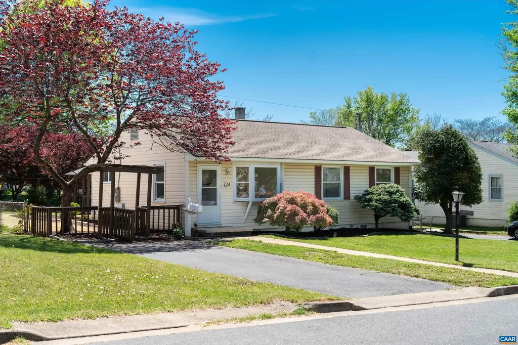 124 James Avenue Waynesboro VA 22980