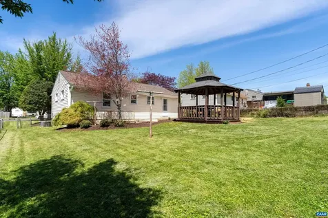 124 James Avenue Waynesboro VA 22980