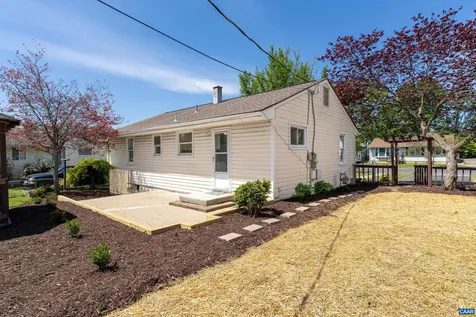 124 James Avenue Waynesboro VA 22980