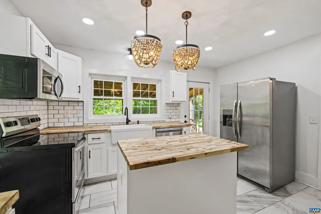 2860 King Solomons Lane Esmont VA 22937