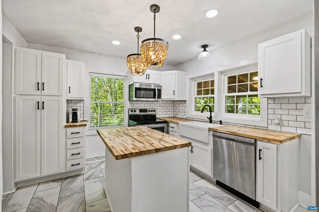 2860 King Solomons Lane Esmont VA 22937