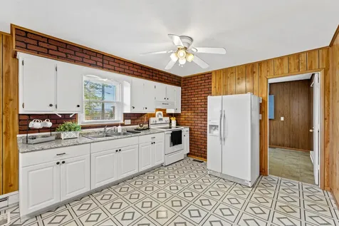 27 Shen Valley Drive Weyers Cave VA 24486