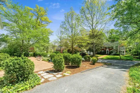 633 Oak Avenue Waynesboro VA 22980