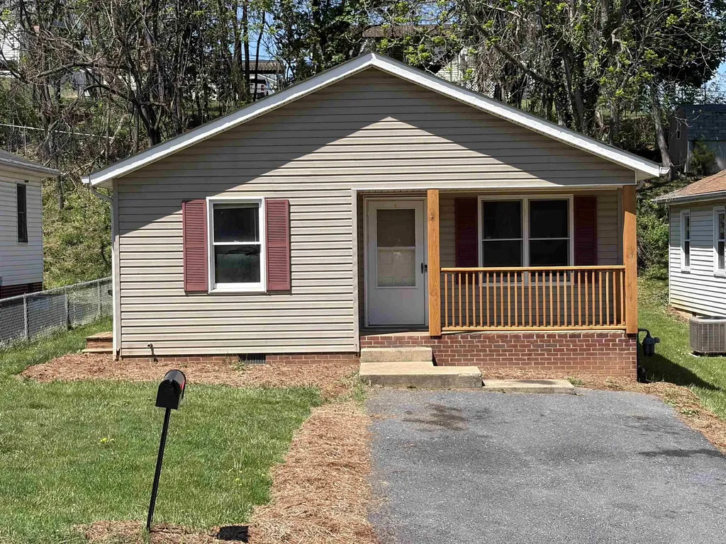 636 A Street Staunton VA 24401