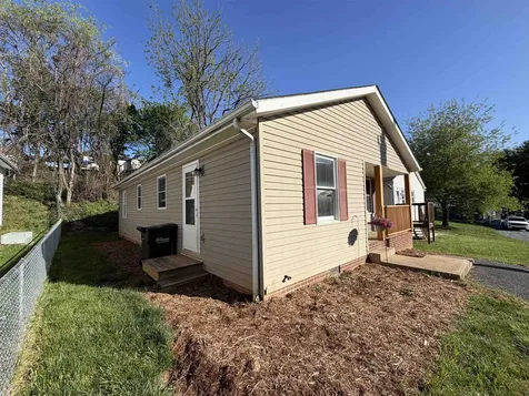 636 A Street Staunton VA 24401