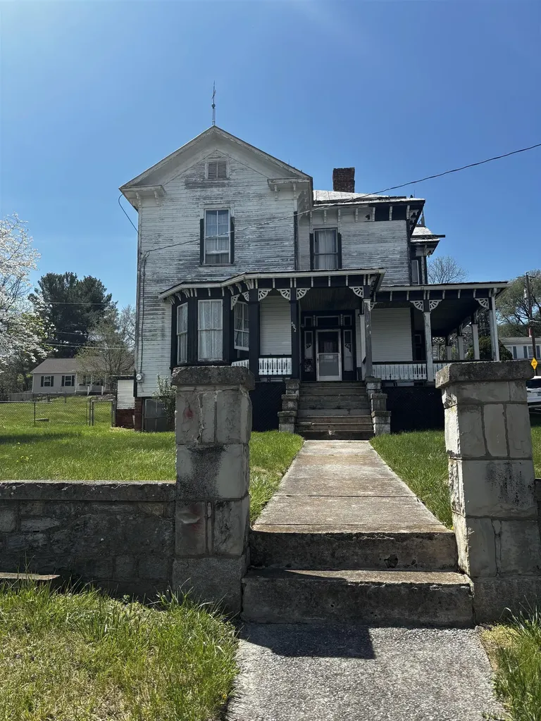 502 Tannehill Street Staunton VA 24401