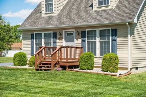302 16th Street Grottoes VA 24441