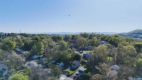 427 Montgomery Avenue Staunton VA 24401