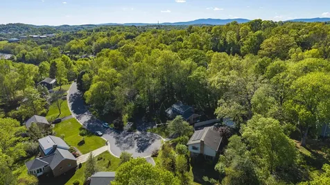 807 Brae Burn Place N Staunton VA 24401