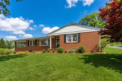 525 Robin Street Staunton VA 24401