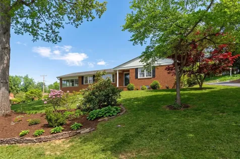 525 Robin Street Staunton VA 24401
