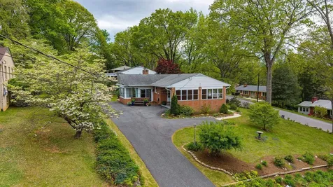 525 Robin Street Staunton VA 24401