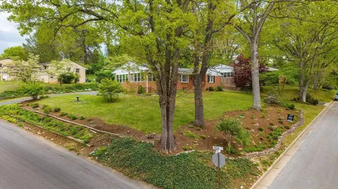 525 Robin Street Staunton VA 24401