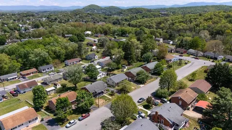 317 Ridge Road Staunton VA 24401