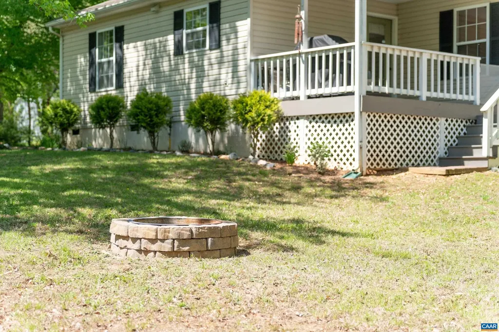 23 Arapaho Trail Palmyra VA 22963