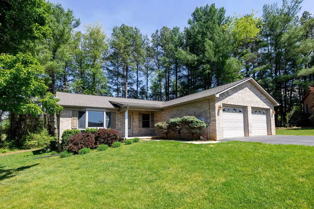 7 Blue Ridge Court Luray VA 22835